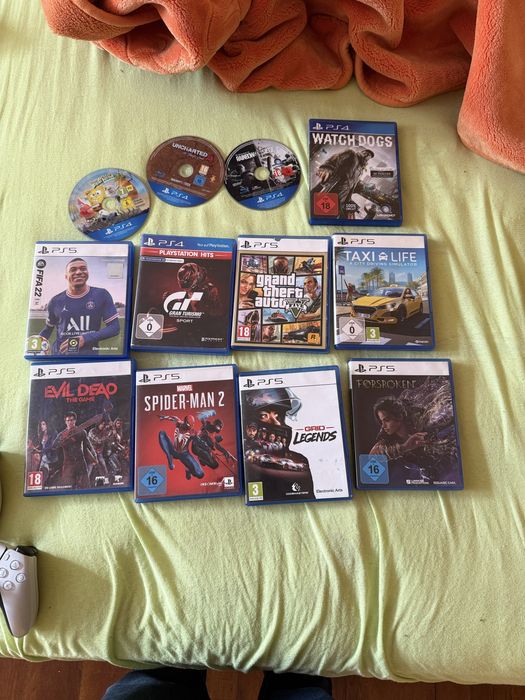 Vand ps5 cu 12 jocuri si doua manete