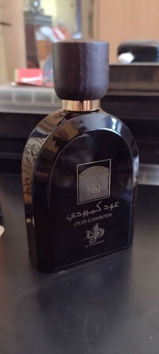 Vând parfum made în u.a.e qud cambodi 100 ml.e