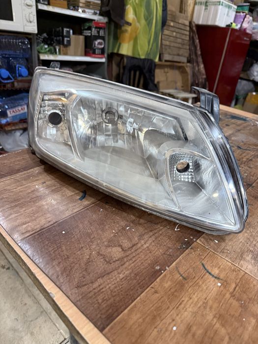 Фара гранта правая