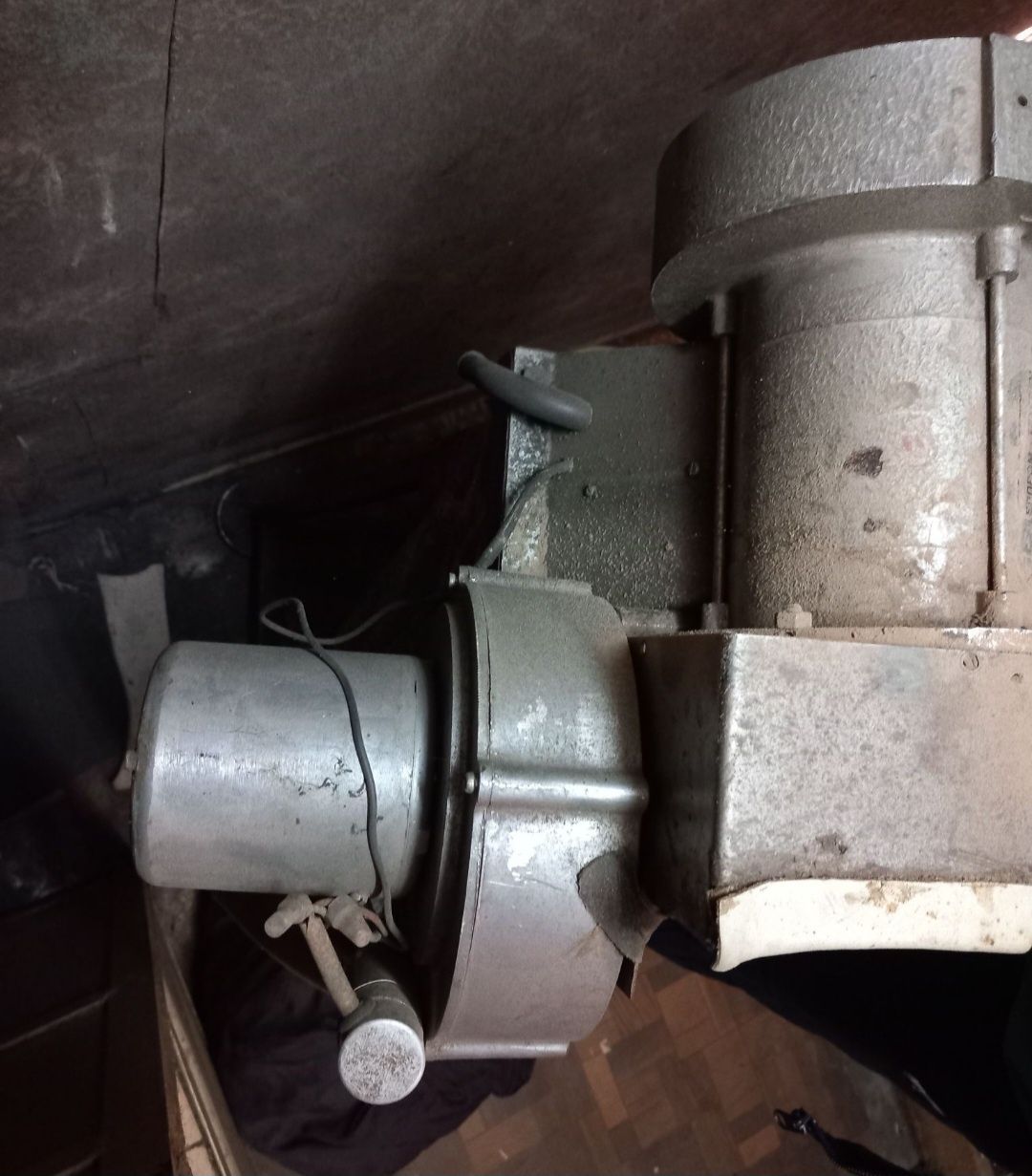 Български шмиргел с шлайф Елпром Тетевен 250/150, 300W