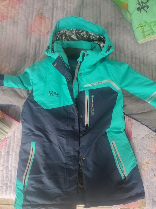 Отдам бесплатно куртку лыжный костюм