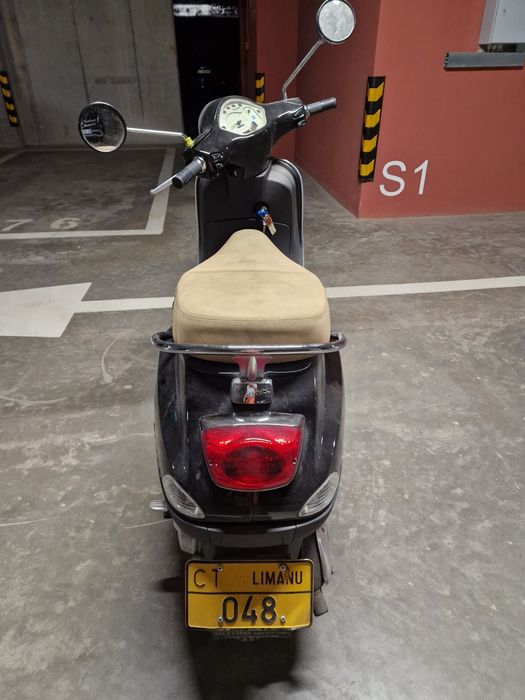 Scuter Piaggio Vespa LX50 Negru