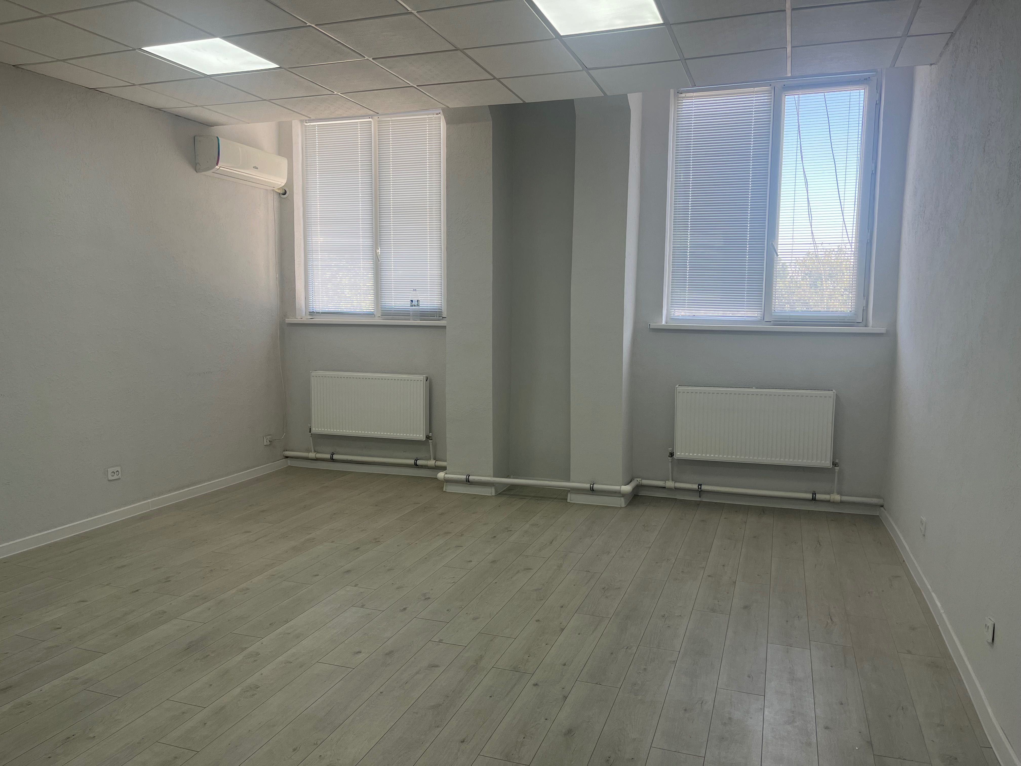 Сдаются офисные помещения в центре от 25 кВ до 300 кВ 2 этаж по 15 $