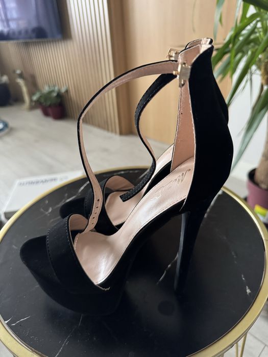 Sandale Mei-Mei, noi