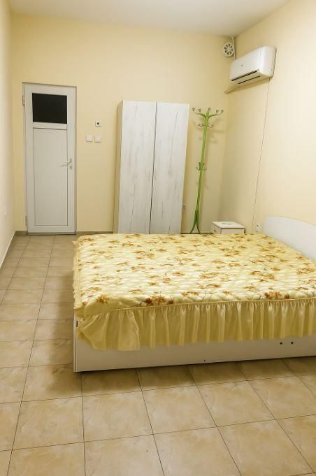 Дава се под наем Едностаен апартамент в Варна, ЖП Гара - 60 кв.м за 300 € - Снимка #2