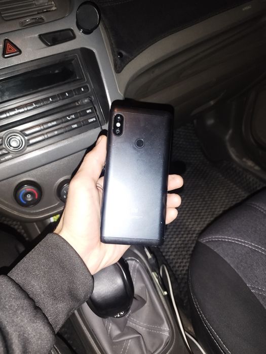 Redmi note 5 4.64 idial holatda chixol zaryatchik bor