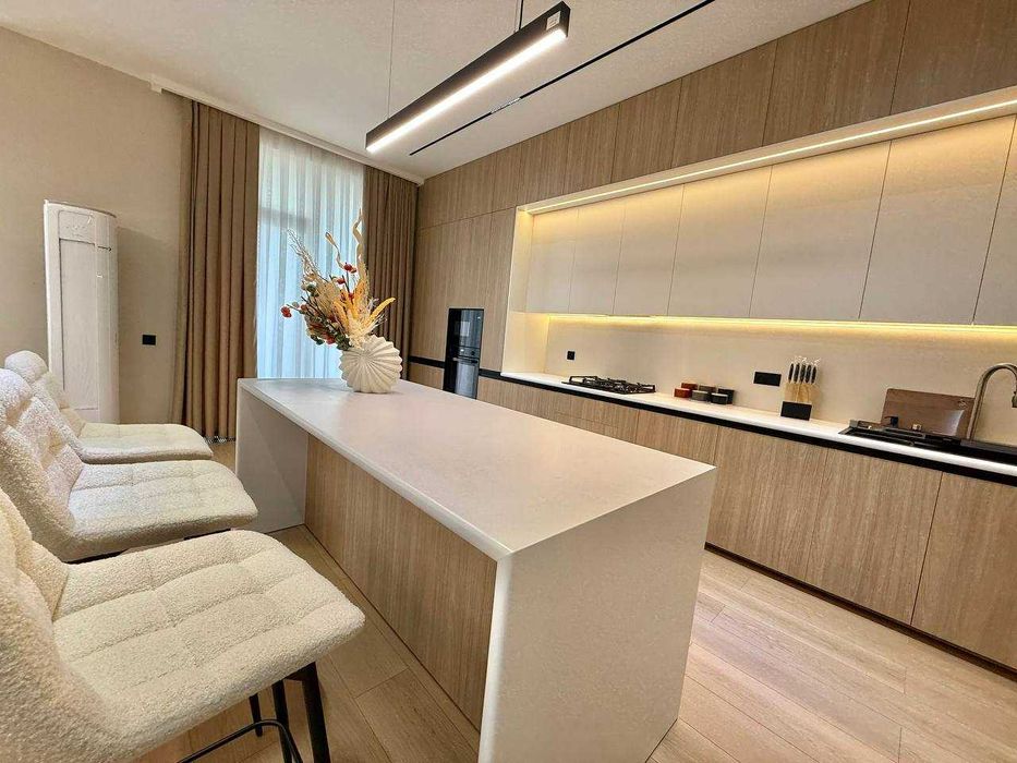 №0933 - Новая с мебелью и техникой. ориентир Телебашня!!!