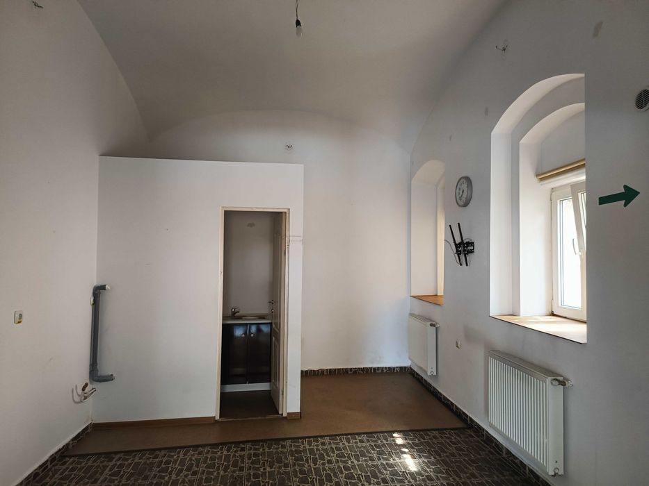 Inchiriez spatiu comercial Zona Centrala Botosani, 73 mp