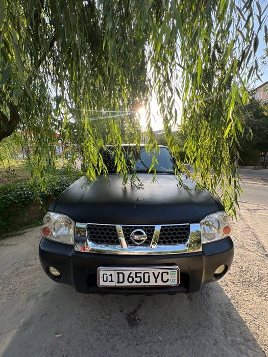 Nissan pikap srochno sotiladi