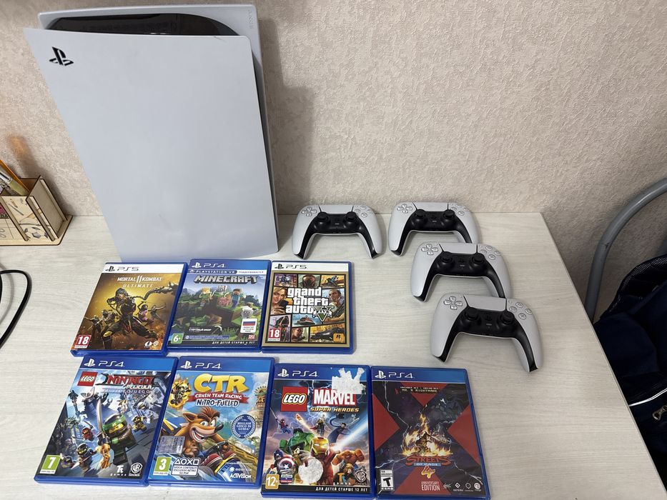 Продам Sony Ps5 + игры и 4 геймпада