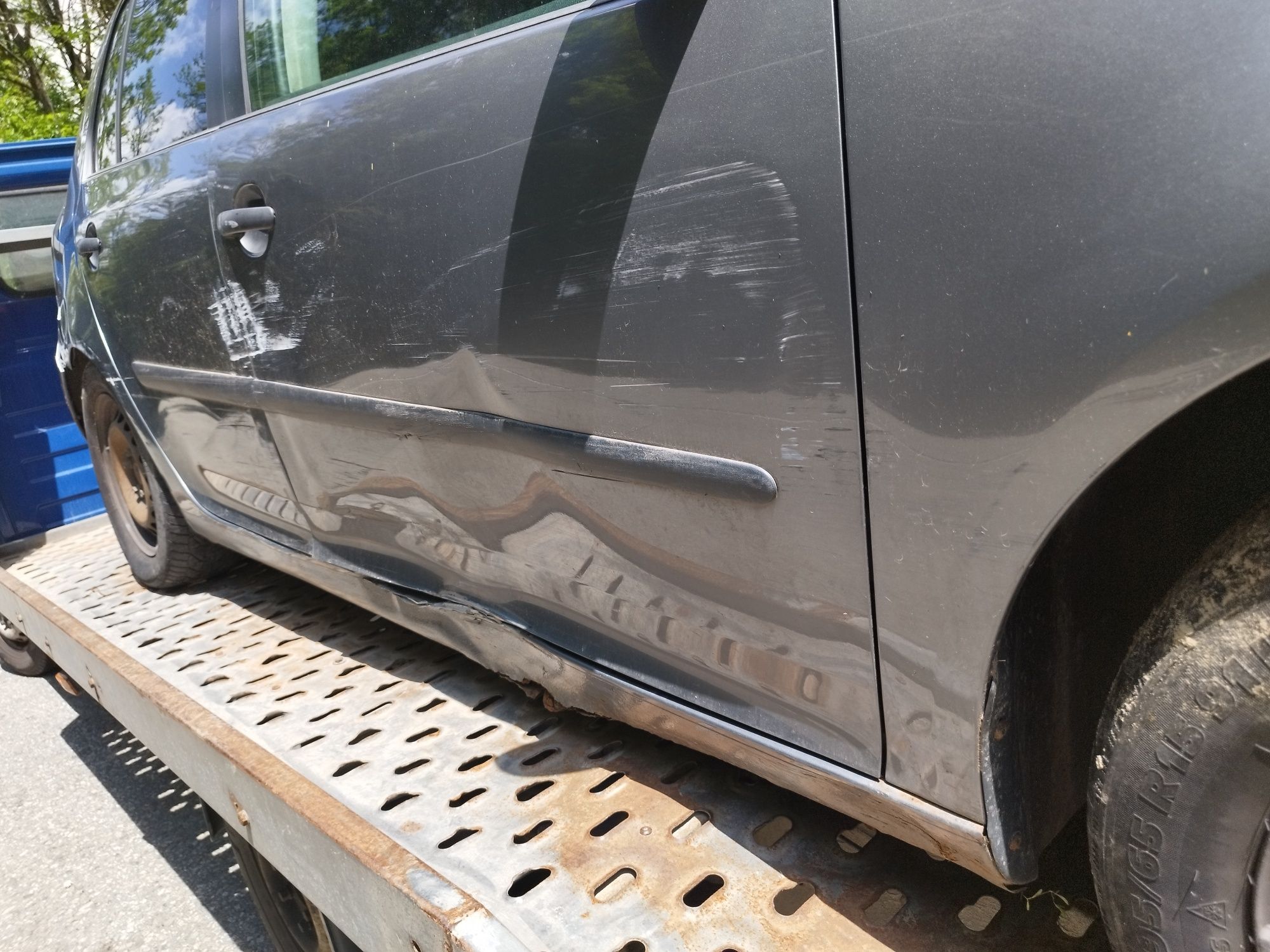 vind vw golf 5 ușor avariat 1,4 benzina