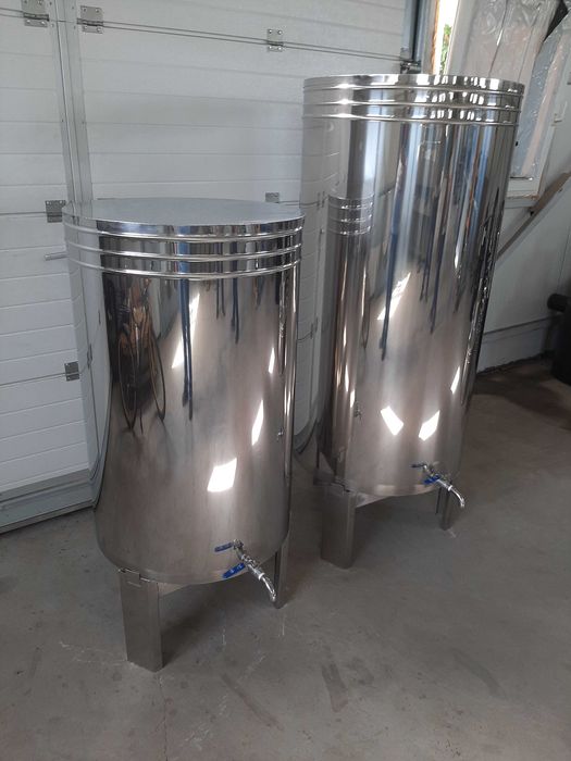 Butoaie din inox pentru vin