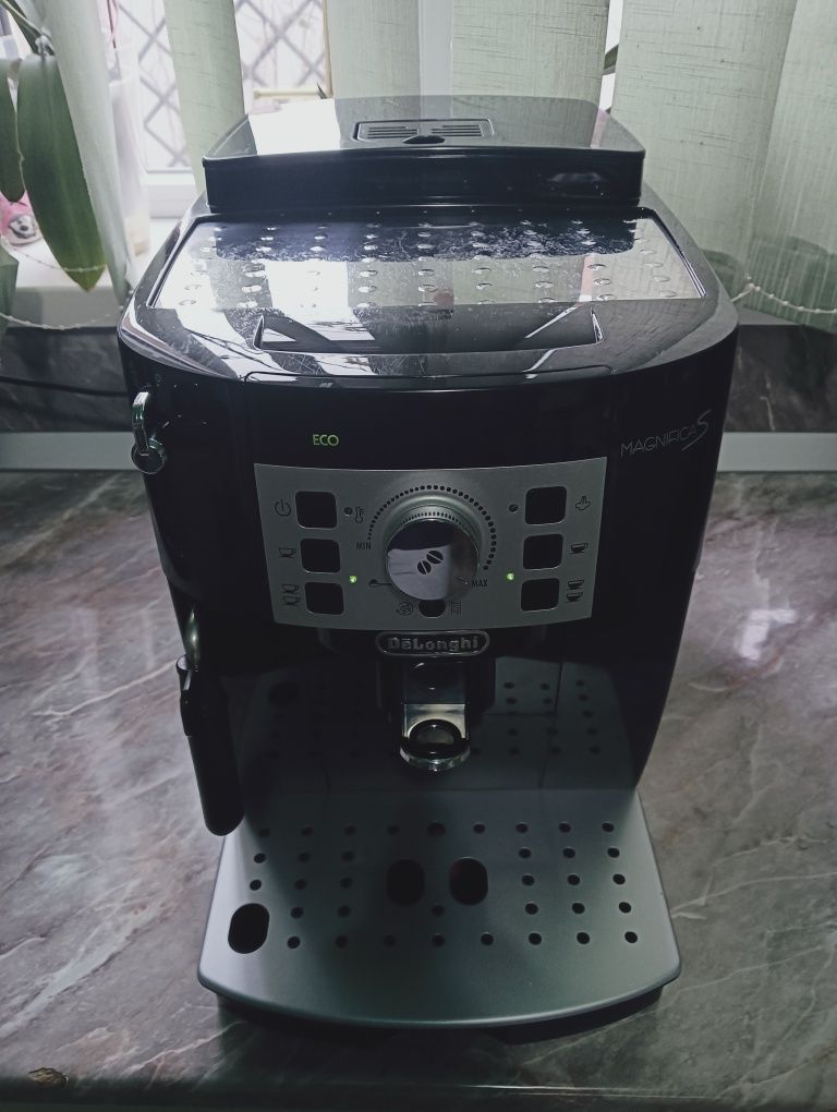 Expresor, espressore: Delonghi Magnifica S