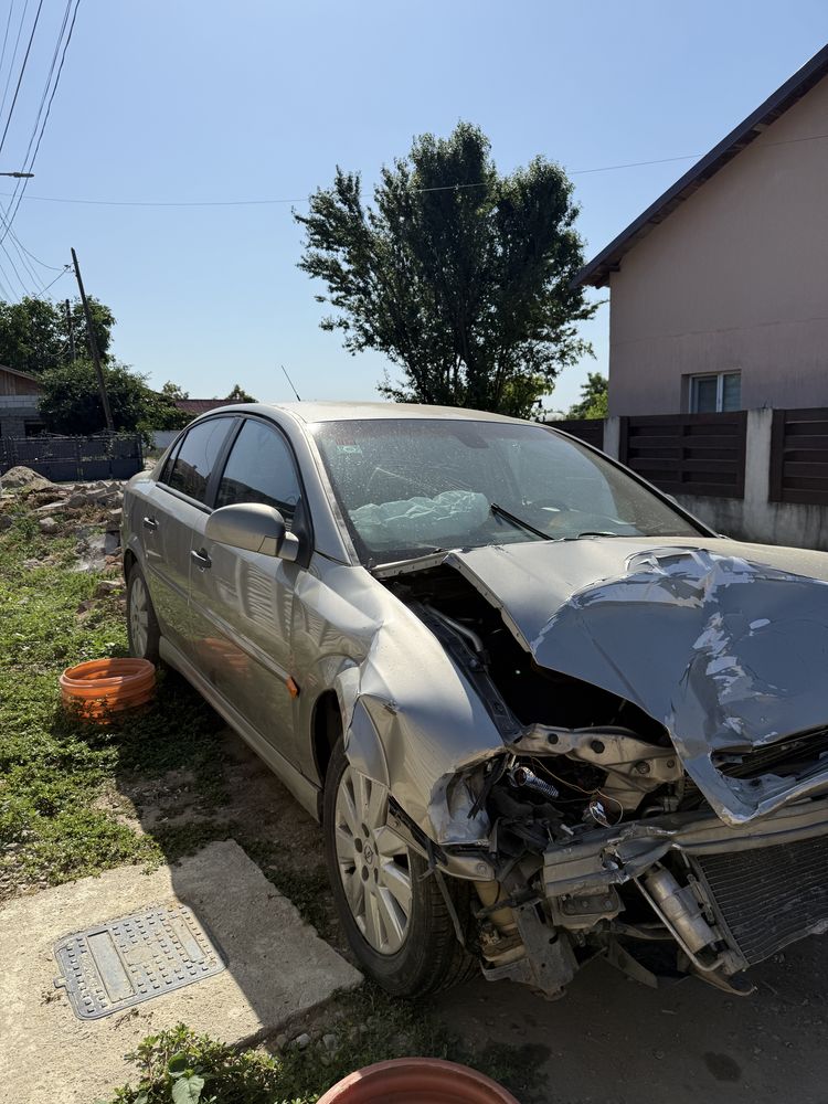 Dezmembrez Opel Vectra C 1.8 benzină