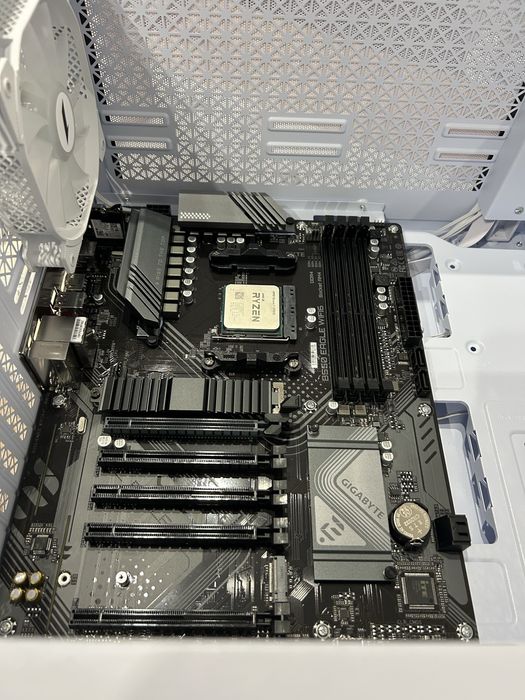 ТОП ОФЕРТА! НОВ! Геймърски 8-ядрен компютър.