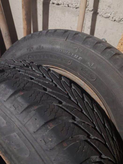 Vând anvelope iarna 195/60 r15