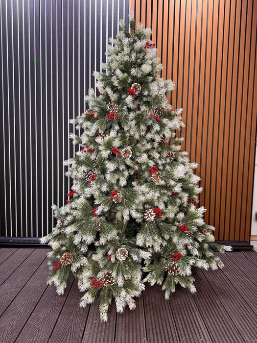 Новогодняя ёлка. Yangi yil archa.