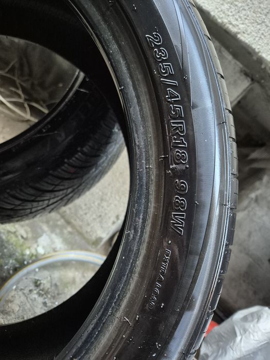 2 Cauciucuri Vara +Iarna Bucăți diferite 235.45.18