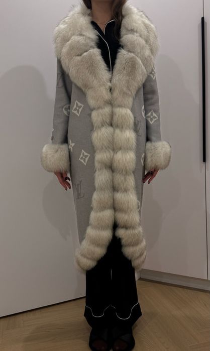 Пальто из натуральной альпаки с песцом