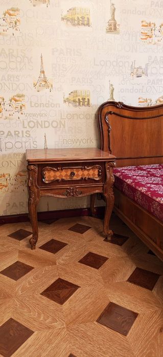 Румынский спальный гарнитур  Д-10 в отличном состоянии, как новый.