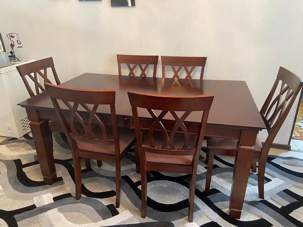 Малайзийский стол со стульями