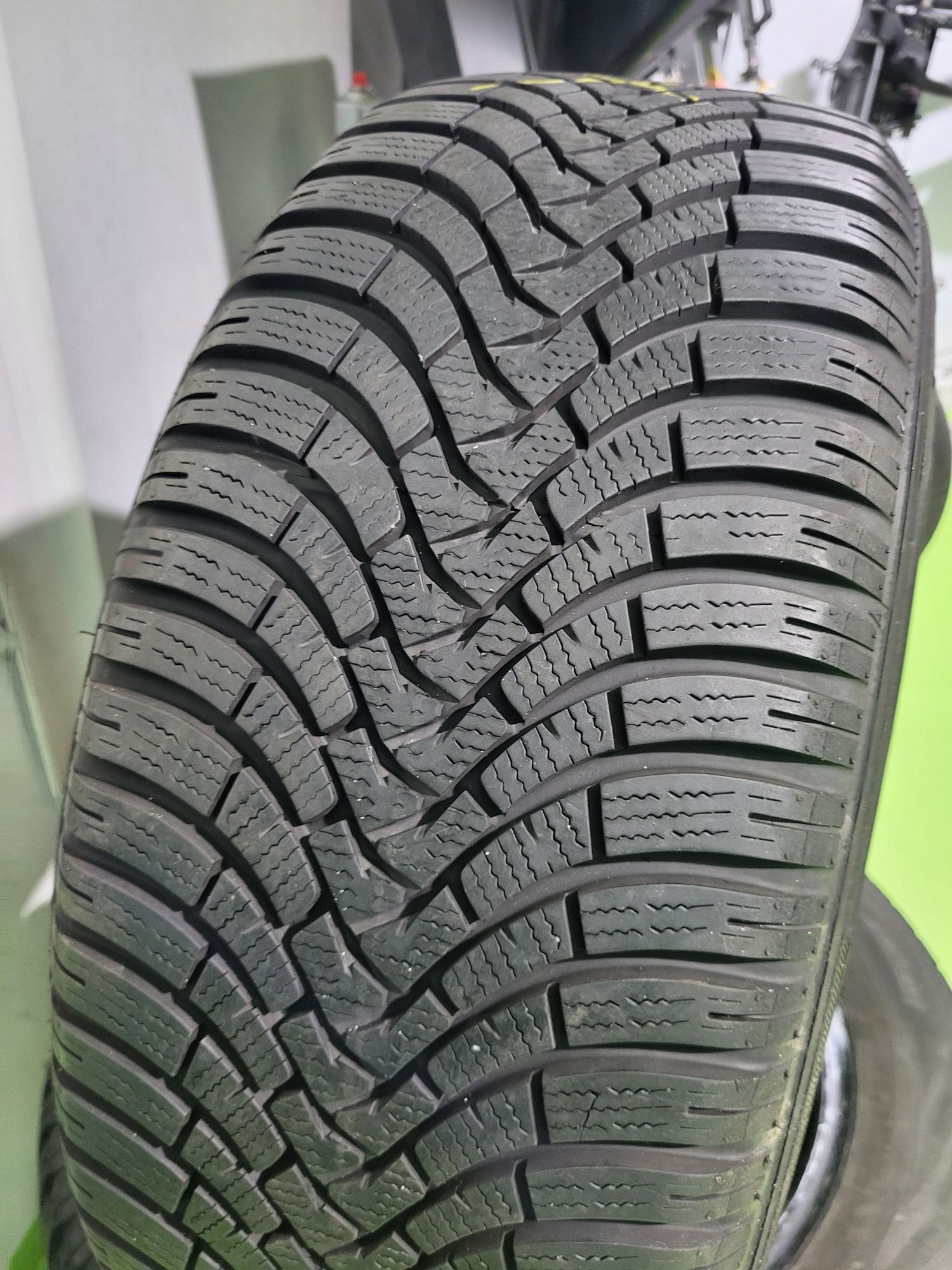 4 бр зимни 245/55/17 Falken
