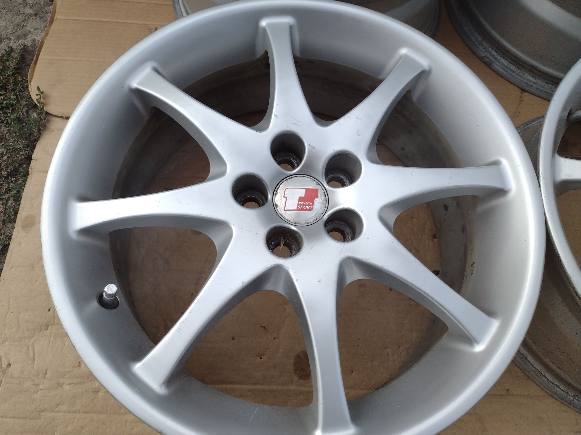 Оригинални Fondmetal  17-5х100 7j ET38 Toyota