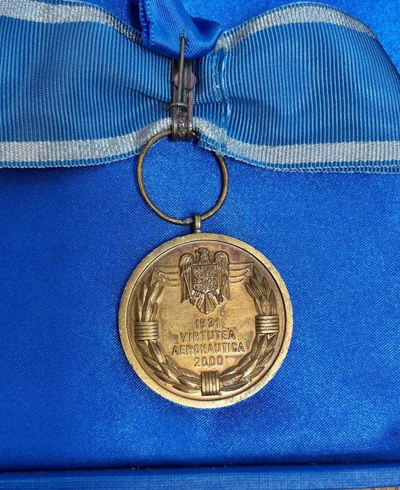 Medalia Virtutea Aeronautică, Clasa a III-a + medalie aviatica bronz