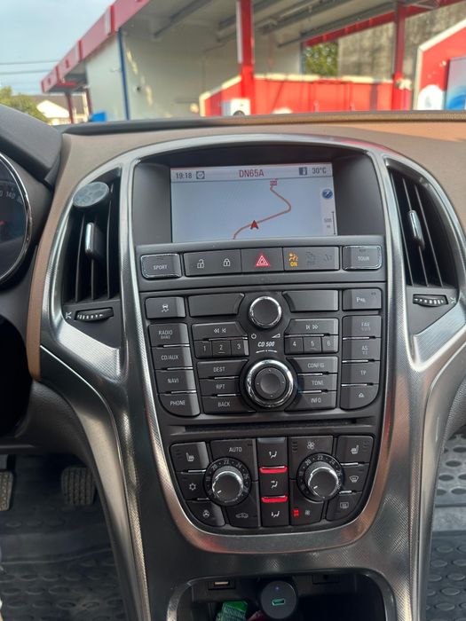 Opel Astra J 2011