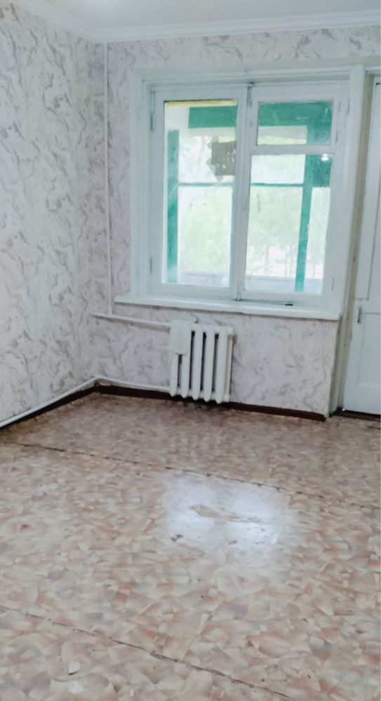 СРОЧНО ПРОДАЁТСЯ 2-х переделанная 3-х комнатная квартира г. Навои ул.