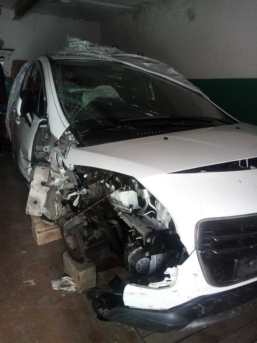 авто  аварийную с пробегом пежо 3008