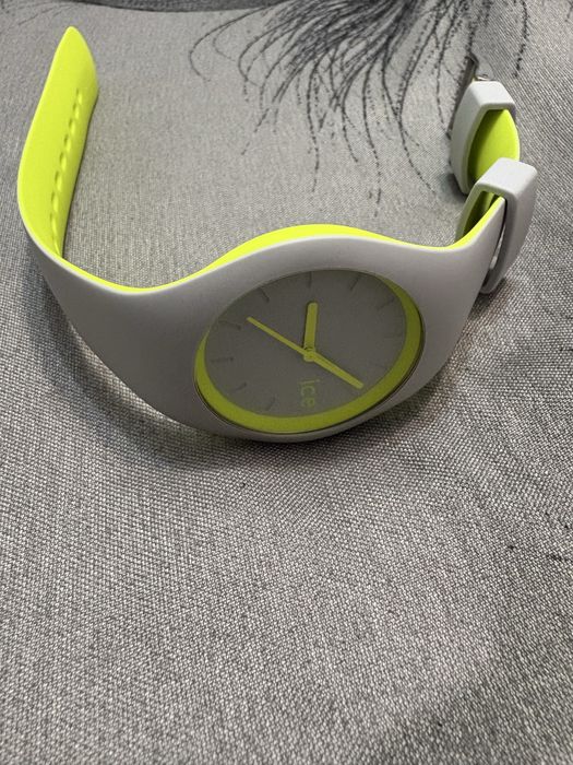 Vand ceas ca nou ice