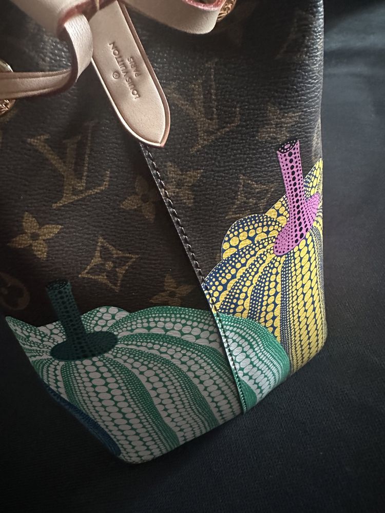 Изключителна чанта  Louis Vuitton x YK Néonoé MM