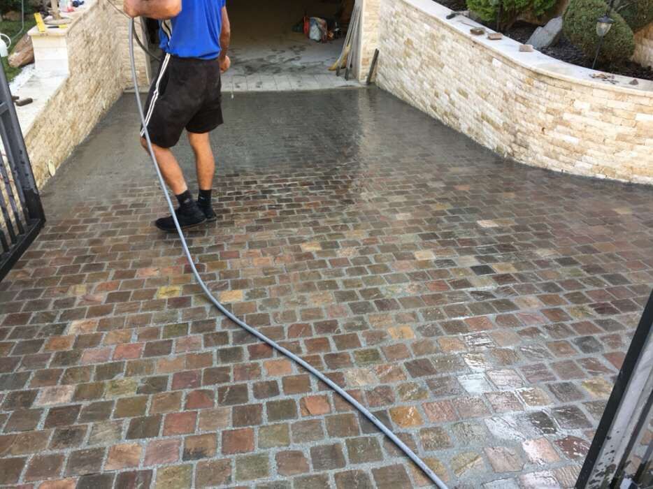 Piatra cubica import Italia, Grecia, Brazilia. pret 315 lei/mp.