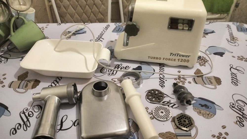 Продаю срочно мясорубку