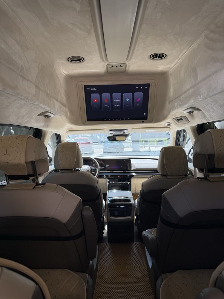 Kia Karnival Hi-limousine
