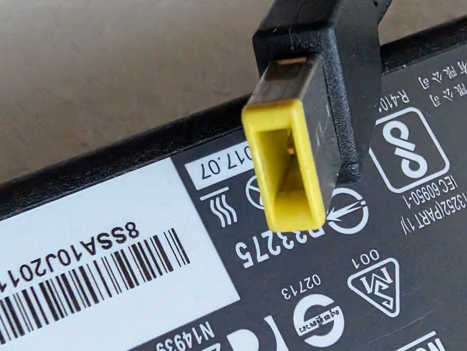 Alimentator Lenovo 135W 20V 6,75A