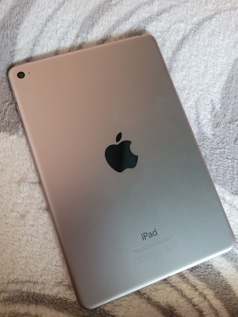 iPad mini 4/ 128Gb vând sau schimb cu un iPhone 11