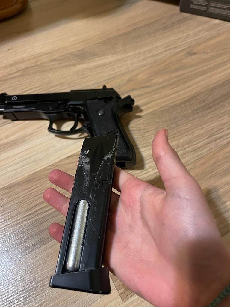 URGENT Vand pistol cybergun pt 99, 92