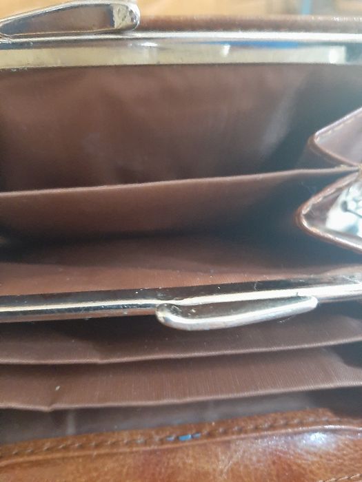 Vand portofel din piele veritabilă pentru dame