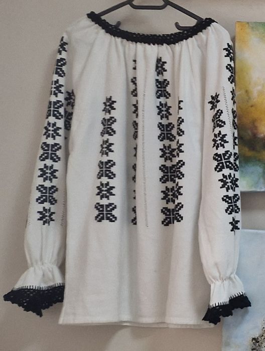 Ie traditionala romaneasca