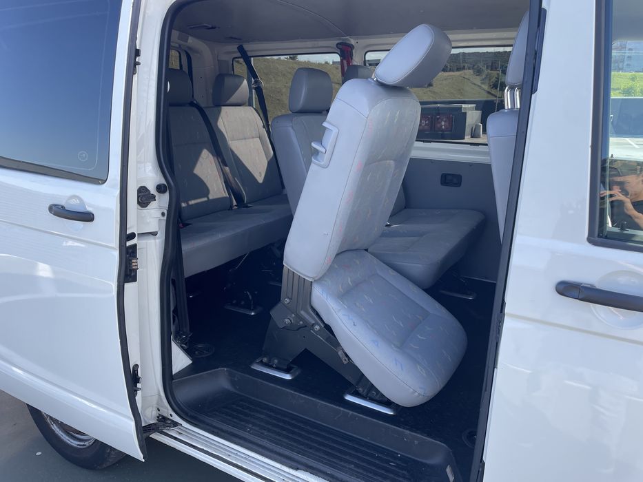 Inchirieri Dube VW Transporter 8+1 locuri