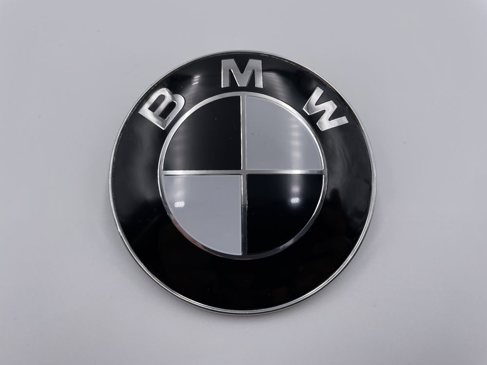 Emblema BMW 82 mm capota negru