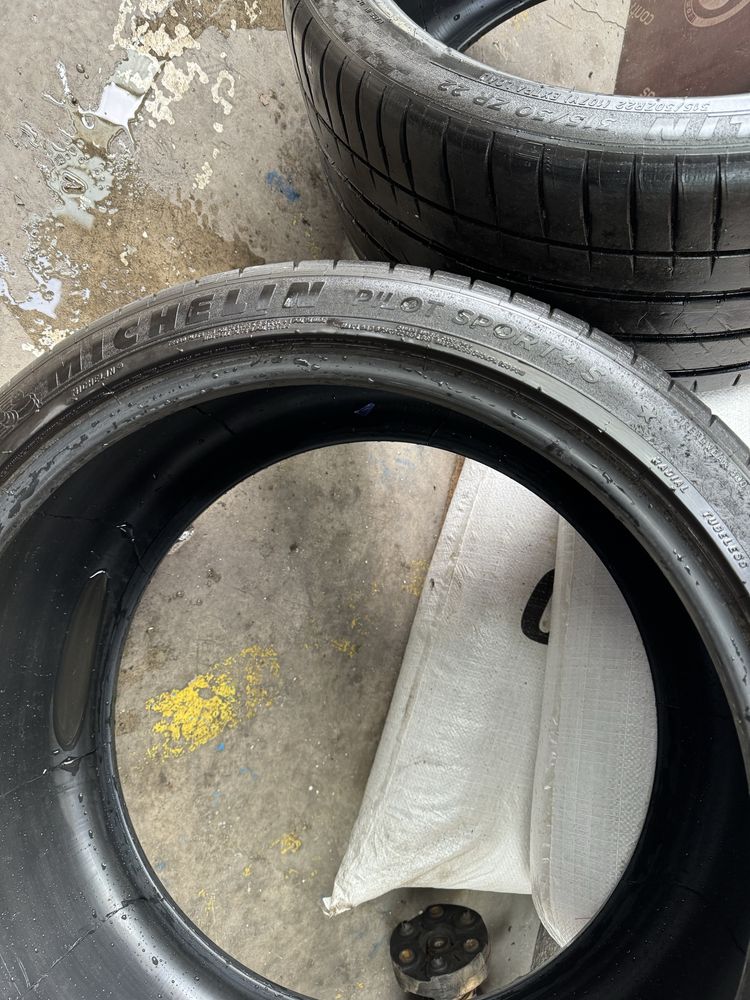 Vand 2 anvelope Michelin 315-30-22 vara foarte bune