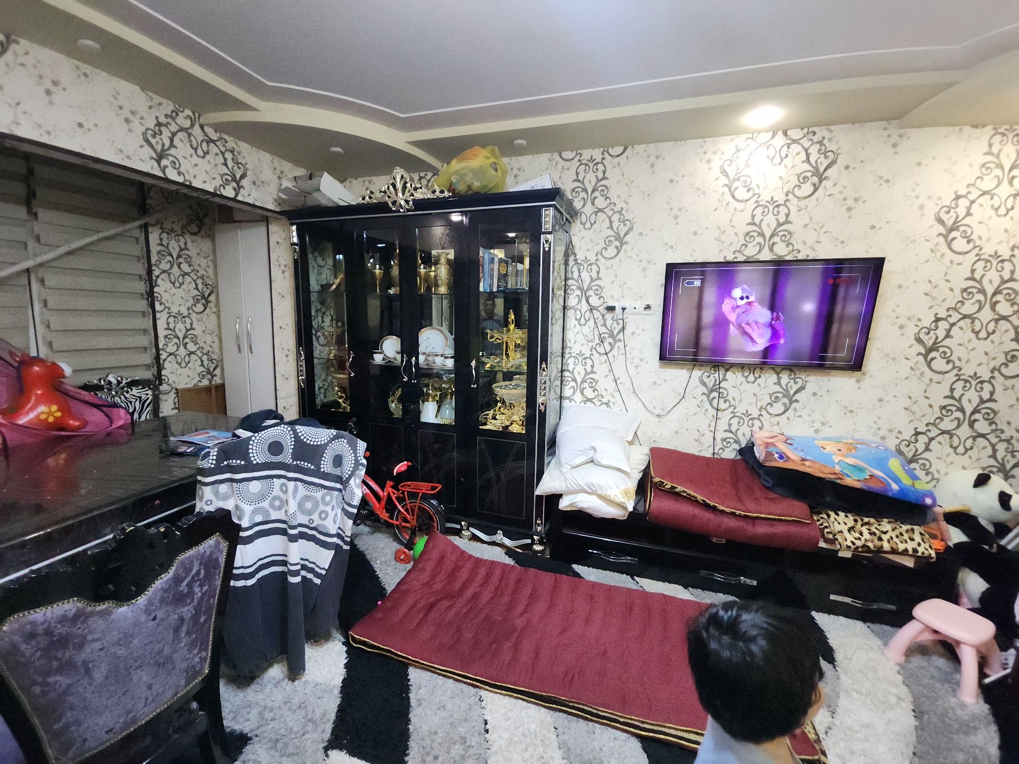 Срочно продаётся 3 ком квартира айбек метро