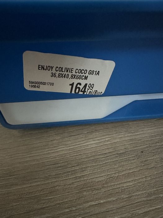 Vand 2 custi pentru papagali