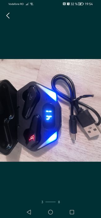 Căști wireless pentru gaming, cu control tactil și afișaj led, noi