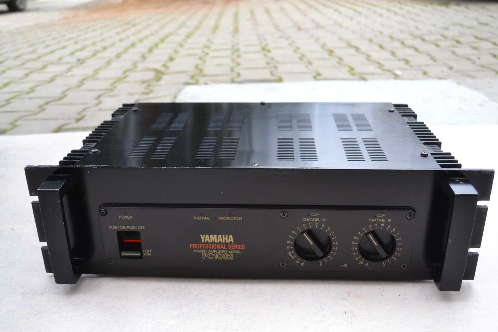 Amplificator Putere Yamaha PC 1002 Professional Series