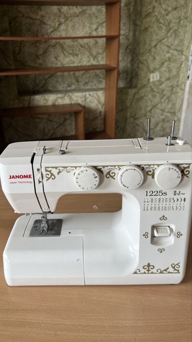 Продам швейную машину