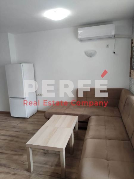 Дава се под наем Двустаен апартамент в Бургас, Лазур - 70 кв.м за 408 € - Снимка #1